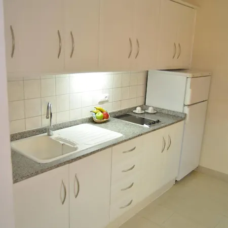 Aparthotel Parque Tropical En Lanzarote 2*